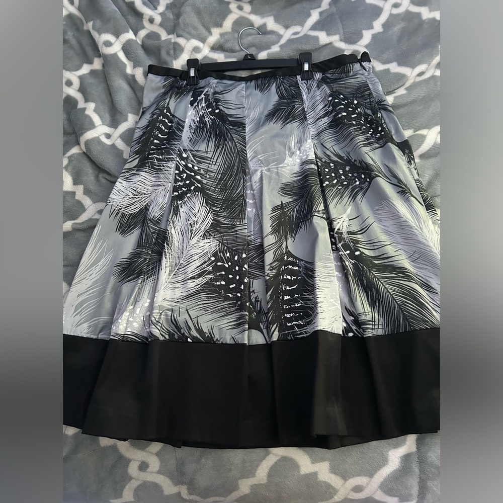 leaf pattern skirt